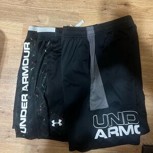 Boys Medium Under Armour Shorts